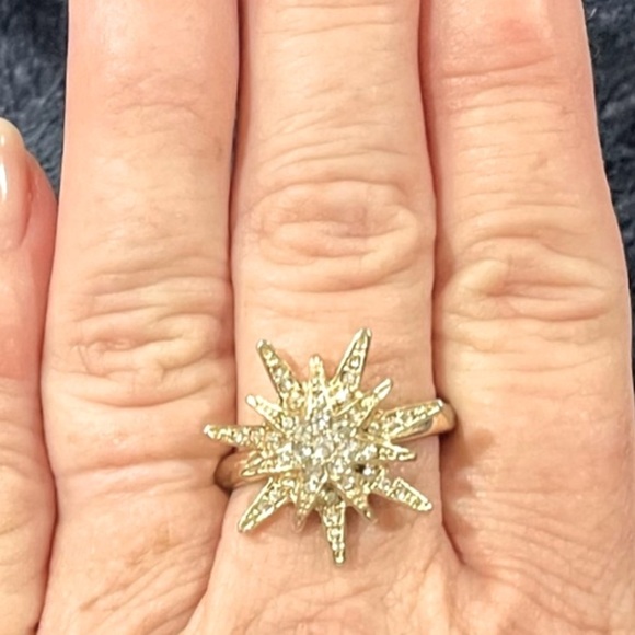 Gold Tone Rhinestone Starburst Ring Size 10 Atomic Vintage Ring - Picture 4 of 4